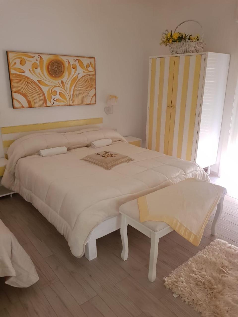 All'Ombra Del Noce B&B Catona Di Reggio Calabria Room photo