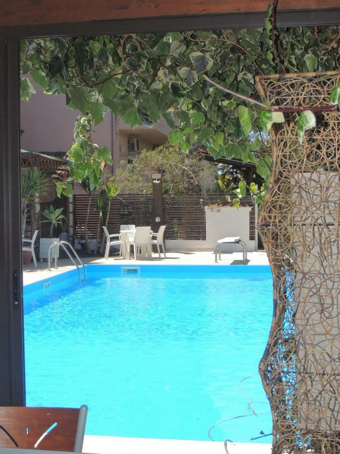 All'Ombra Del Noce B&B Catona Di Reggio Calabria Exterior photo