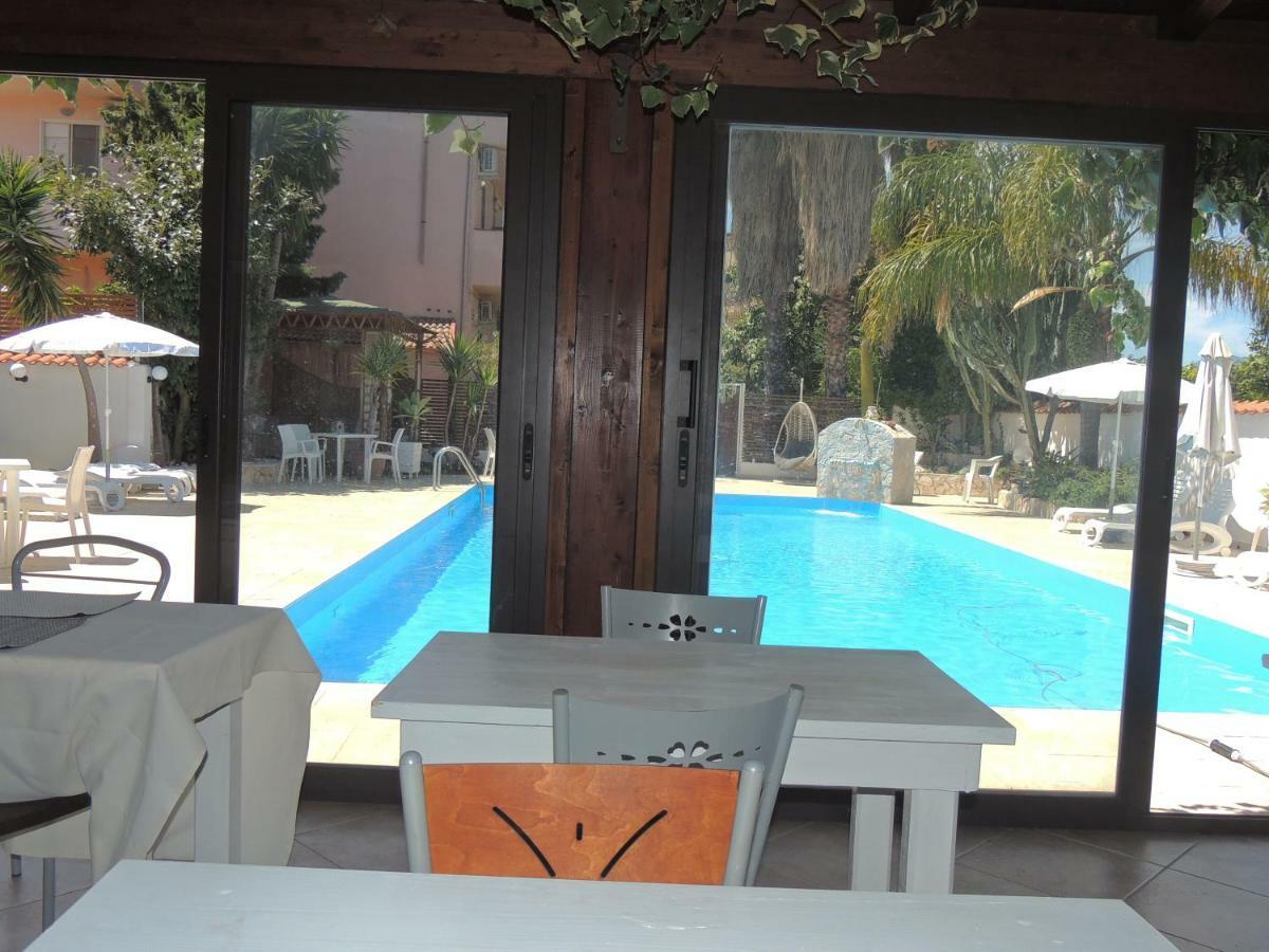 All'Ombra Del Noce B&B Catona Di Reggio Calabria Exterior photo