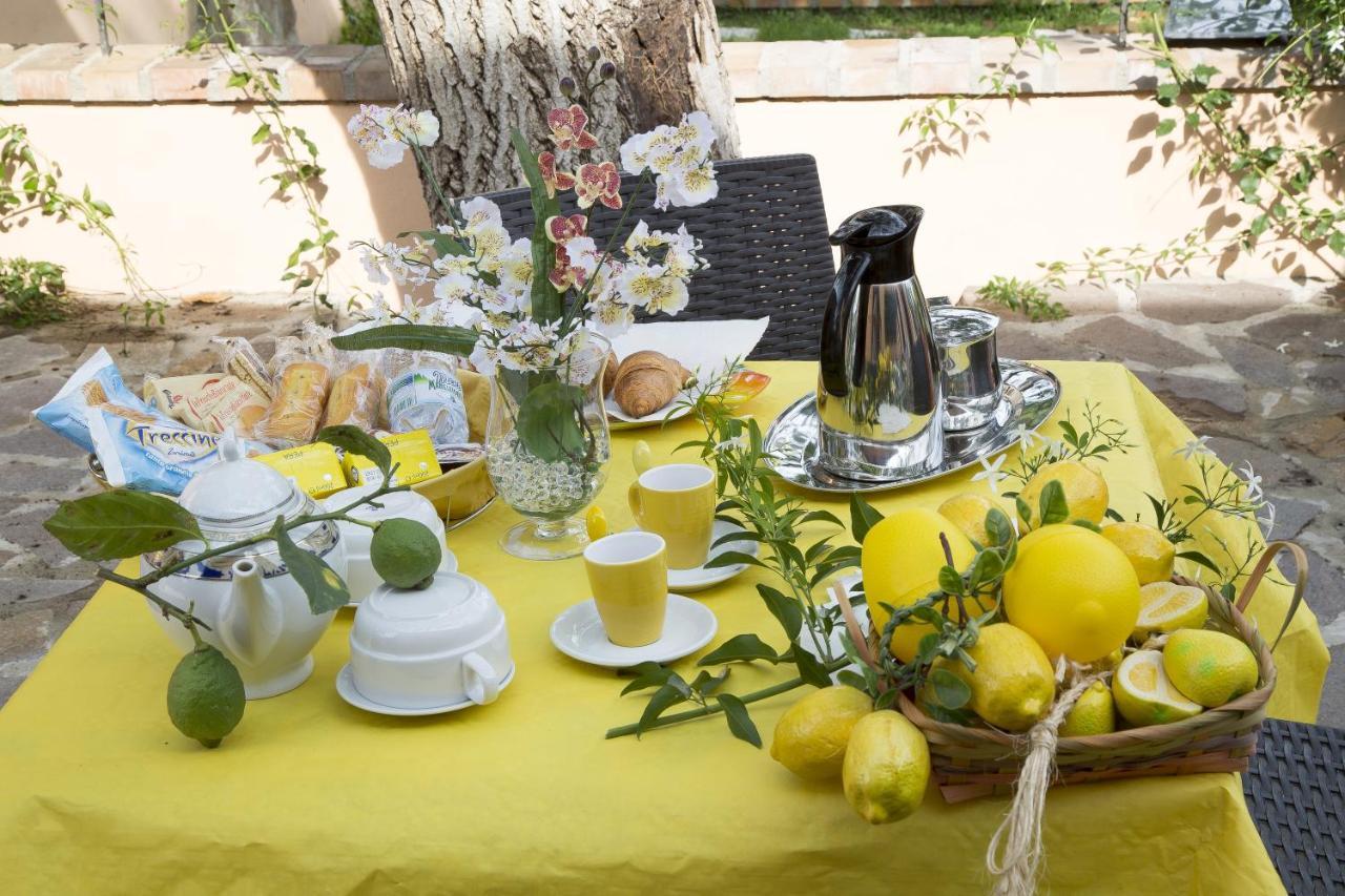 All'Ombra Del Noce B&B Catona Di Reggio Calabria Room photo