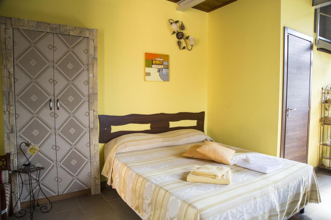 All'Ombra Del Noce B&B Catona Di Reggio Calabria Room photo